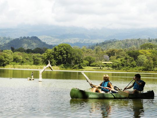canoeing-on-lake-duluti