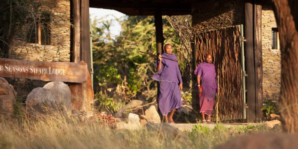 tz_four_seasons_serengeti_entrance_web